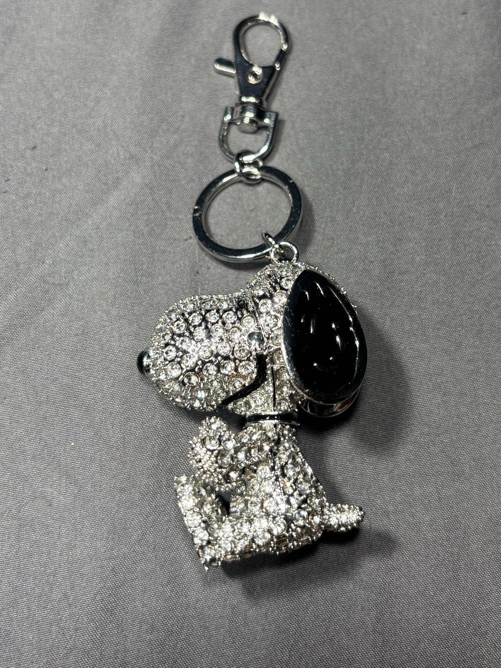 New PEANUTS SNOOPY Rhinestone Puppy Keychain Bag Purse Charm - Silver and Black - Picture 1 of 8